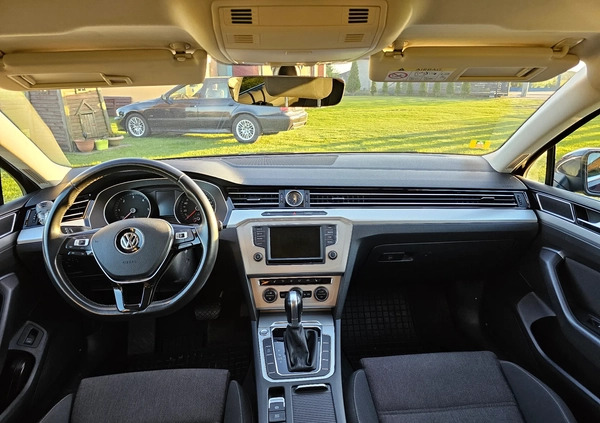Volkswagen Passat cena 49900 przebieg: 261200, rok produkcji 2016 z Szczecin małe 154